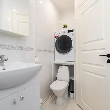 Roosikrantsi Elegant Retreat Near Old Town - Heart Apartment *