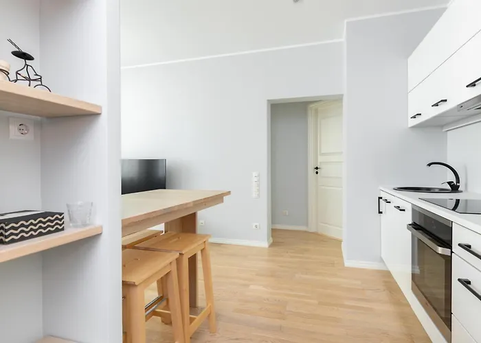 Roosikrantsi Elegant Retreat Near Old Town - Heart 公寓 *