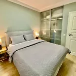 アパート Roosikrantsi Elegant Retreat Near Old Town - Heart タリン
